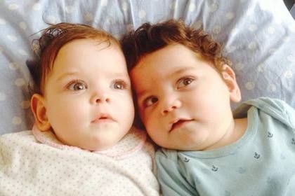 Как родители тринадцати детей заботятся о «королевской двойне» с ДЦП