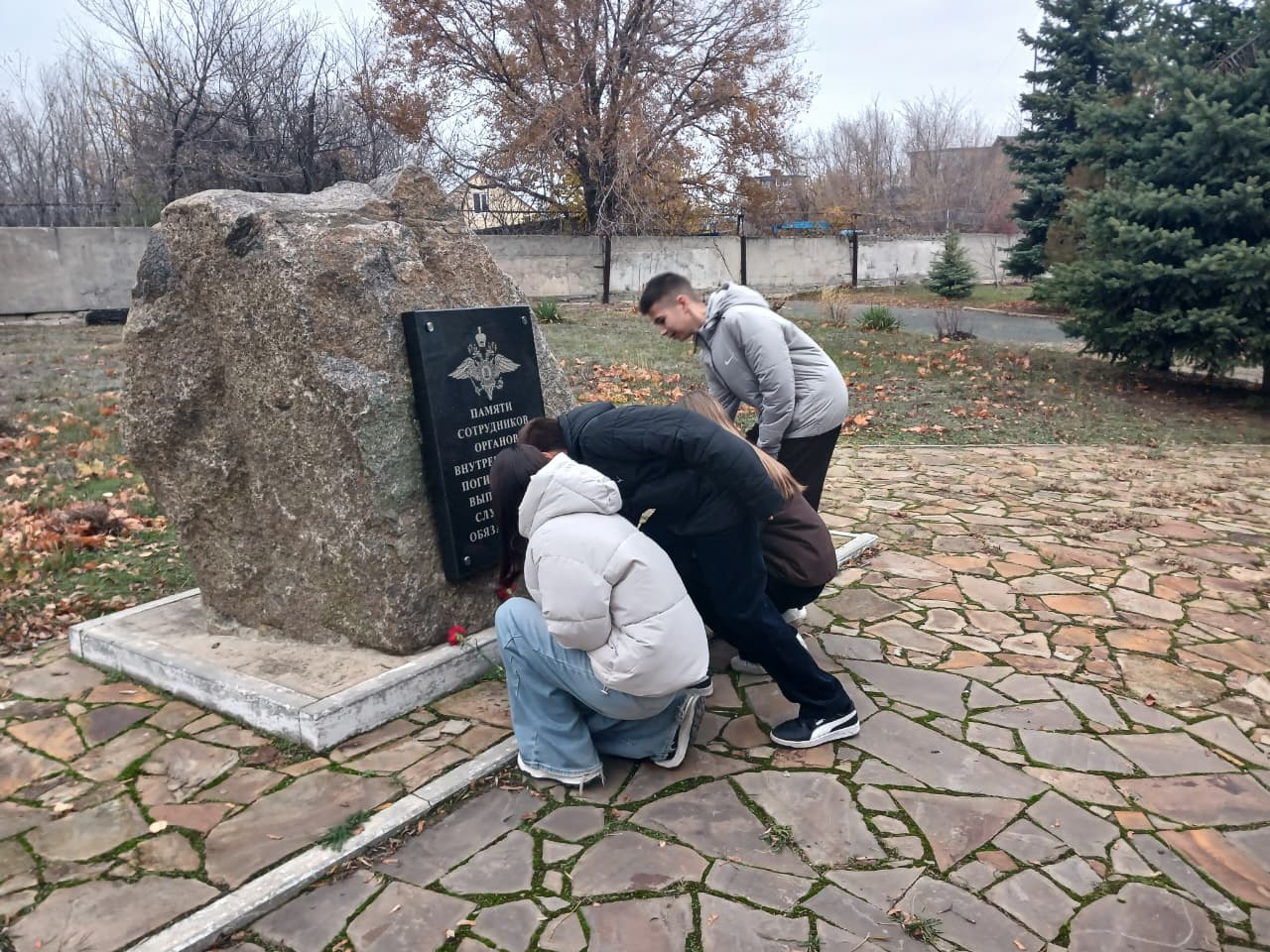 Донецкие полицейские провели экскурсию для школьников Донецкие полицейские провели экскурсию для школьников