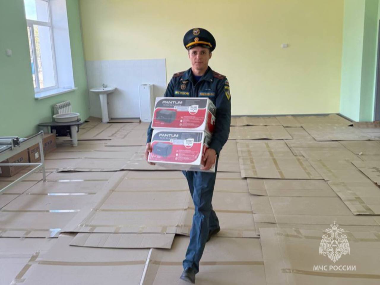 В Волгодонске сотрудники МЧС России помогли ребятам из подшефной школы-интерната В Волгодонске сотрудники МЧС России помогли ребятам из подшефной школы-интерната