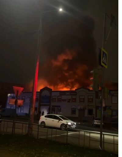 Сегодня ночью, 11 ноября, в Волгодонске произошел крупный пожар на территории рыночного комплекса «Авангард», расположенного по адресу ул. Кошевого, 18 Сегодня ночью, 11 ноября, в Волгодонске произошел крупный пожар на территории рыночного комплекса «Авангард», расположенного по адресу ул. Кошевого, 18