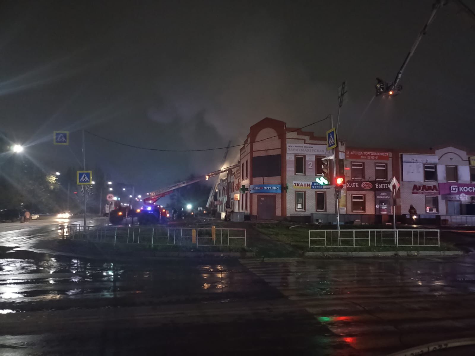 Сегодня ночью, 11 ноября, в Волгодонске произошел крупный пожар на территории рыночного комплекса «Авангард», расположенного по адресу ул. Кошевого, 18 Сегодня ночью, 11 ноября, в Волгодонске произошел крупный пожар на территории рыночного комплекса «Авангард», расположенного по адресу ул. Кошевого, 18