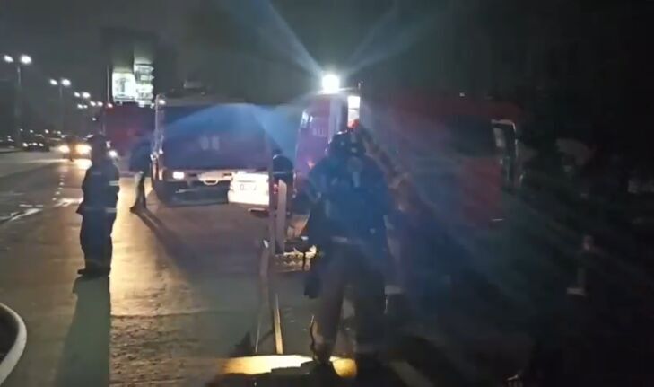 Сегодня ночью, 11 ноября, в Волгодонске произошел крупный пожар на территории рыночного комплекса «Авангард», расположенного по адресу ул. Кошевого, 18 Сегодня ночью, 11 ноября, в Волгодонске произошел крупный пожар на территории рыночного комплекса «Авангард», расположенного по адресу ул. Кошевого, 18