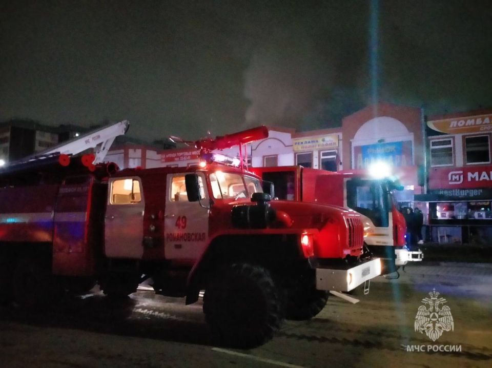 Рынок «Авангард» горел ночью в Волгодонске