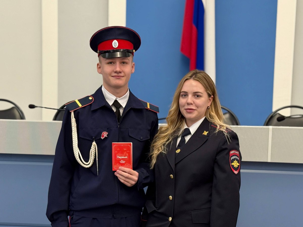 «Мы — граждане России!». 11 ноября в администрации Батайска прошла торжественная церемония вручения паспортов 39 участникам Движения Первых, приуроченная к Всероссийской акции «Мы — граждане России» «Мы — граждане России!». 11 ноября в администрации Батайска прошла торжественная церемония вручения паспортов 39 участникам Движения Первых, приуроченная к Всероссийской акции «Мы — граждане России»