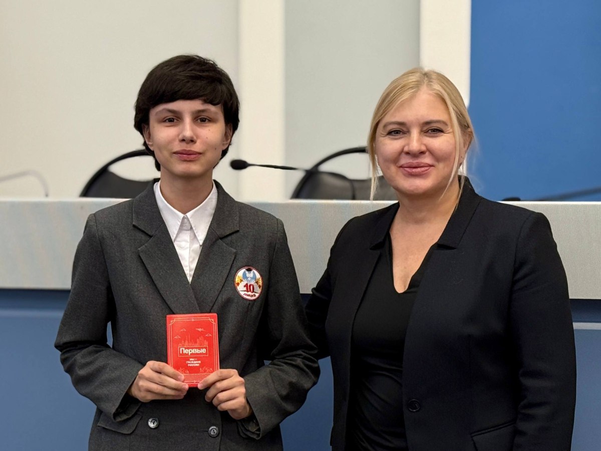 «Мы — граждане России!». 11 ноября в администрации Батайска прошла торжественная церемония вручения паспортов 39 участникам Движения Первых, приуроченная к Всероссийской акции «Мы — граждане России» «Мы — граждане России!». 11 ноября в администрации Батайска прошла торжественная церемония вручения паспортов 39 участникам Движения Первых, приуроченная к Всероссийской акции «Мы — граждане России»