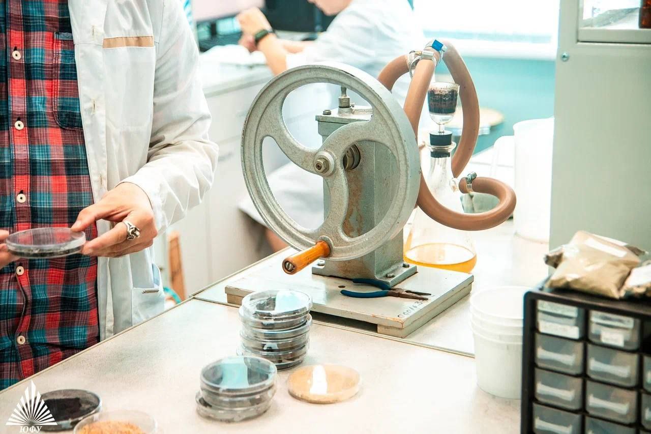 Юрий Слюсарь: Гордиться нашей донской землёй и её людьми — вот что по-настоящему ценно Юрий Слюсарь: Гордиться нашей донской землёй и её людьми — вот что по-настоящему ценно