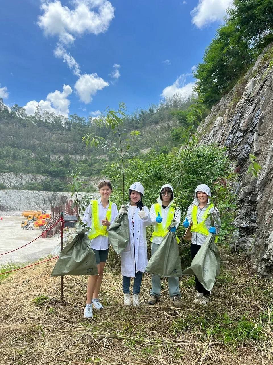 Юрий Слюсарь: Гордиться нашей донской землёй и её людьми — вот что по-настоящему ценно Юрий Слюсарь: Гордиться нашей донской землёй и её людьми — вот что по-настоящему ценно