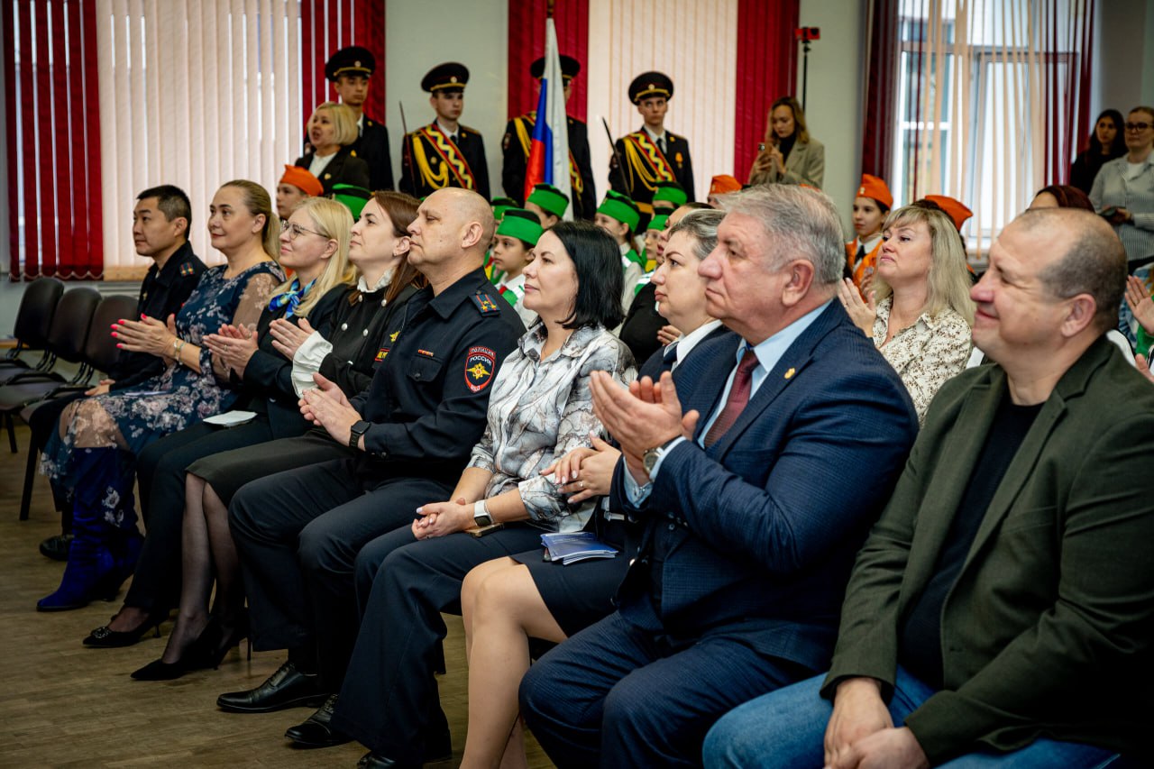В Батайске открылся «полицейский класс» при Гимназии № 21 В Батайске открылся «полицейский класс» при Гимназии № 21