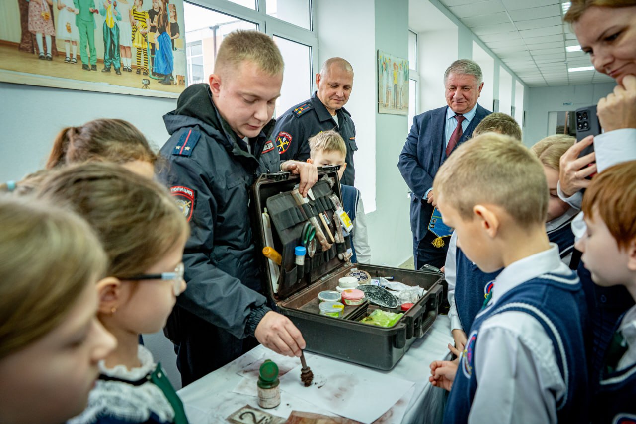 В Батайске открылся «полицейский класс» при Гимназии № 21 В Батайске открылся «полицейский класс» при Гимназии № 21