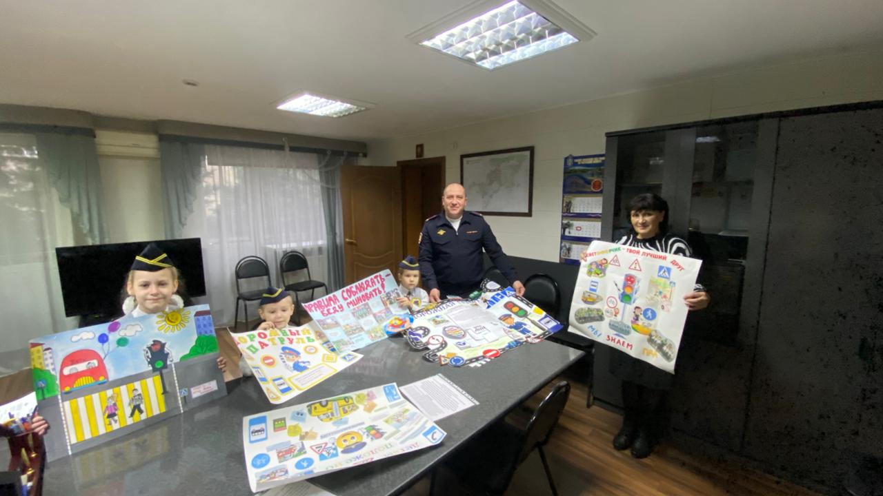 Команда ЮПИД побывали в гостях у полицейских Донецка Ростовской области Команда ЮПИД побывали в гостях у полицейских Донецка Ростовской области