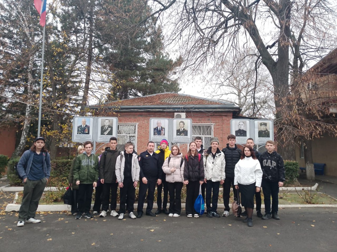 Семикоракорские школьники посетили местный Отдел полиции