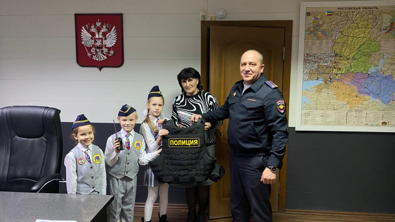 Команда ЮПИД побывали в гостях у полицейских Донецка Ростовской области