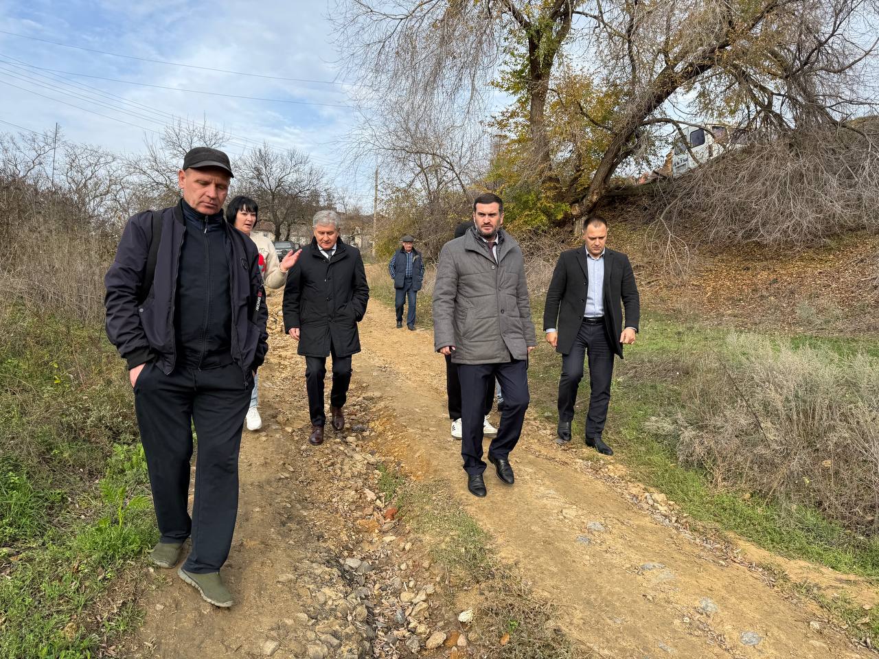 Сегодня вместе с председателем городской думы Виктором Синюгиным и моими коллегами провели выездное совещание в районе бывшего хутора Епифанова