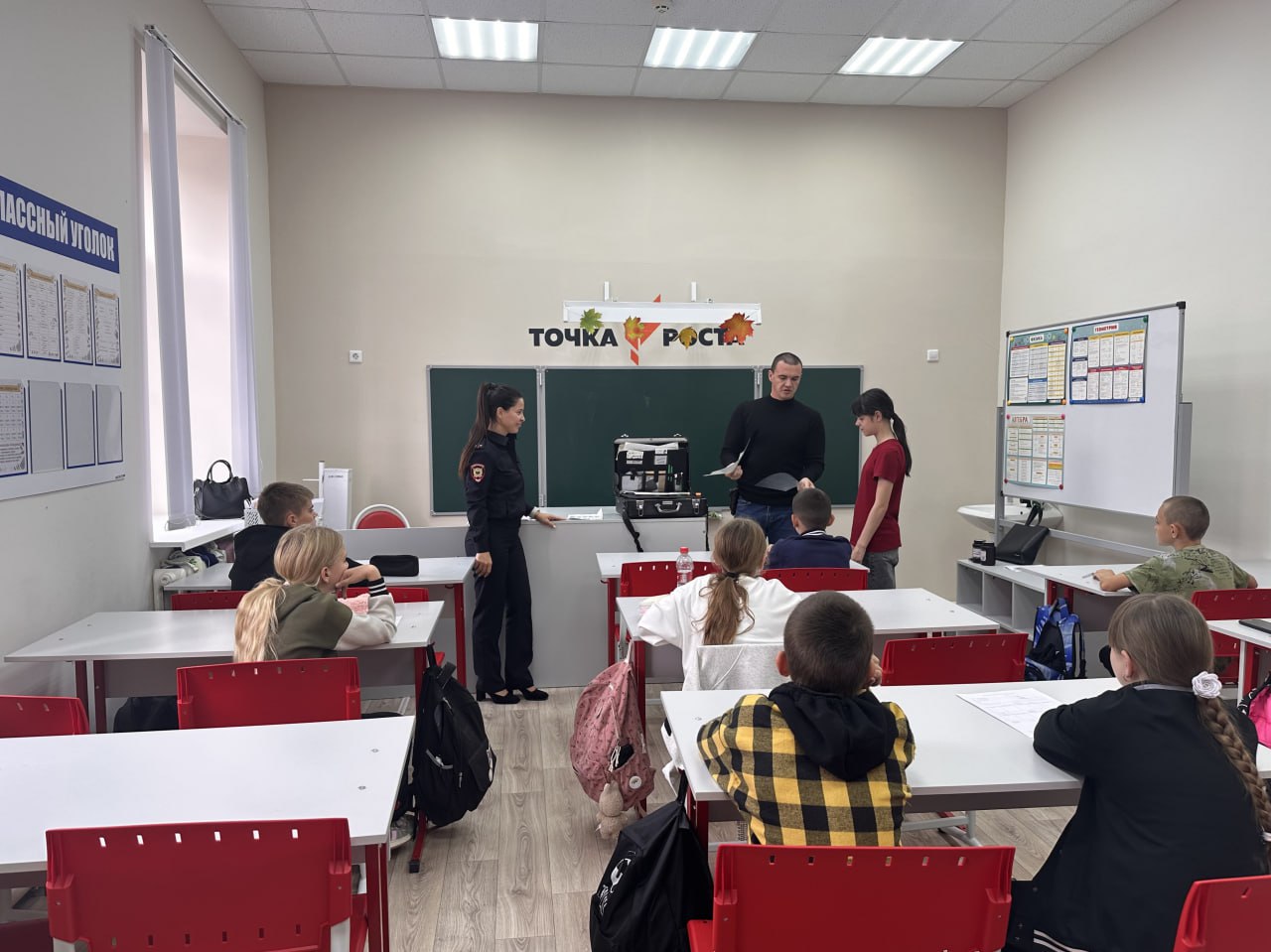 В школе Неклиновского района полицейские провели игру «Юный следопыт» В школе Неклиновского района полицейские провели игру «Юный следопыт»