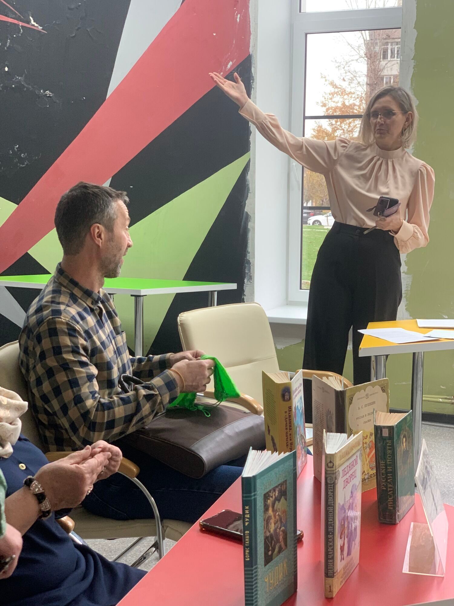 В Волгодонске продолжается реализация проекта «Книжный сёрфинг», объединяя любителей чтения и литературы В Волгодонске продолжается реализация проекта «Книжный сёрфинг», объединяя любителей чтения и литературы