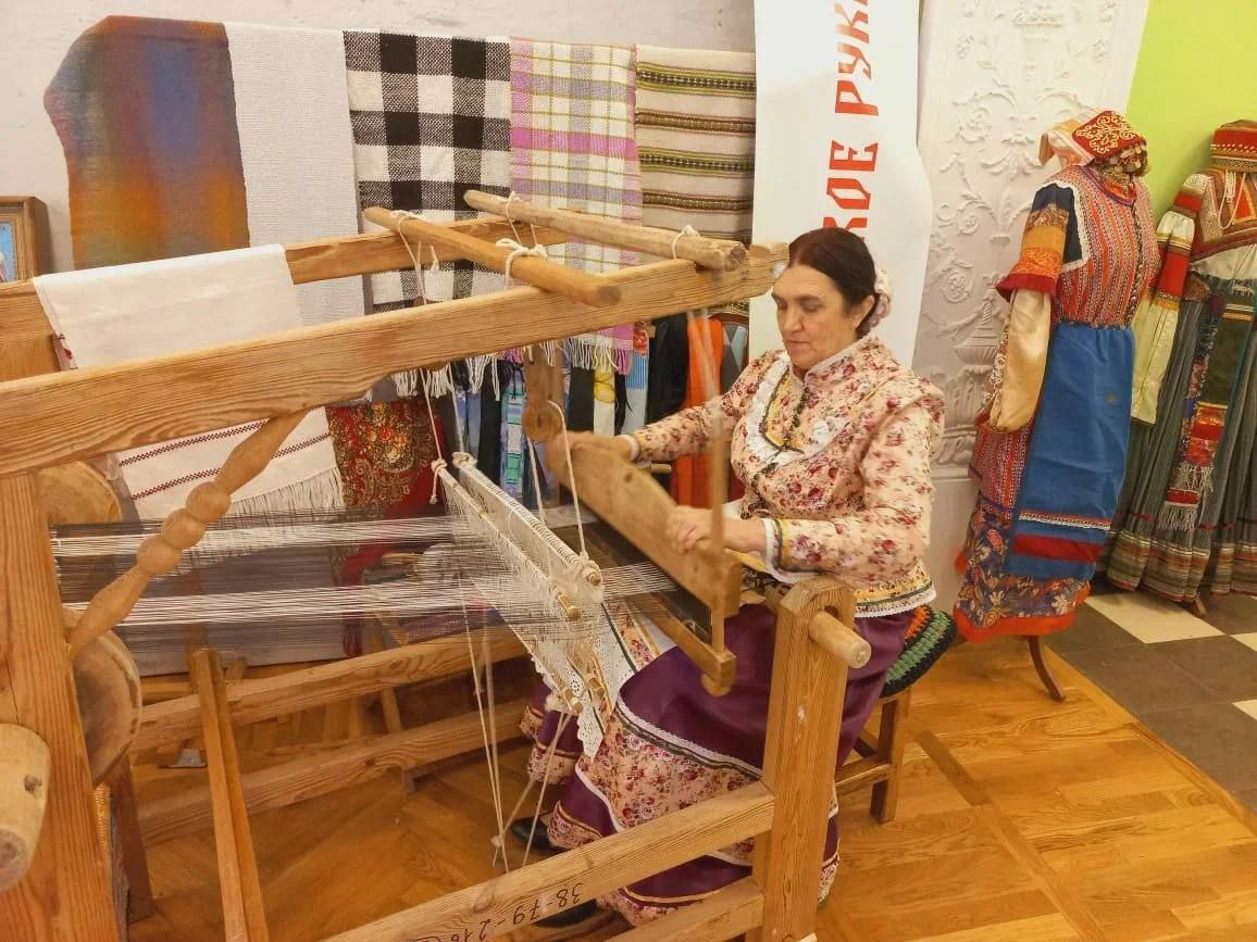 Юрий Слюсарь: На Дону во все времена ценились золотые руки мастеров, чье искусство хранит душу нашей земли Юрий Слюсарь: На Дону во все времена ценились золотые руки мастеров, чье искусство хранит душу нашей земли