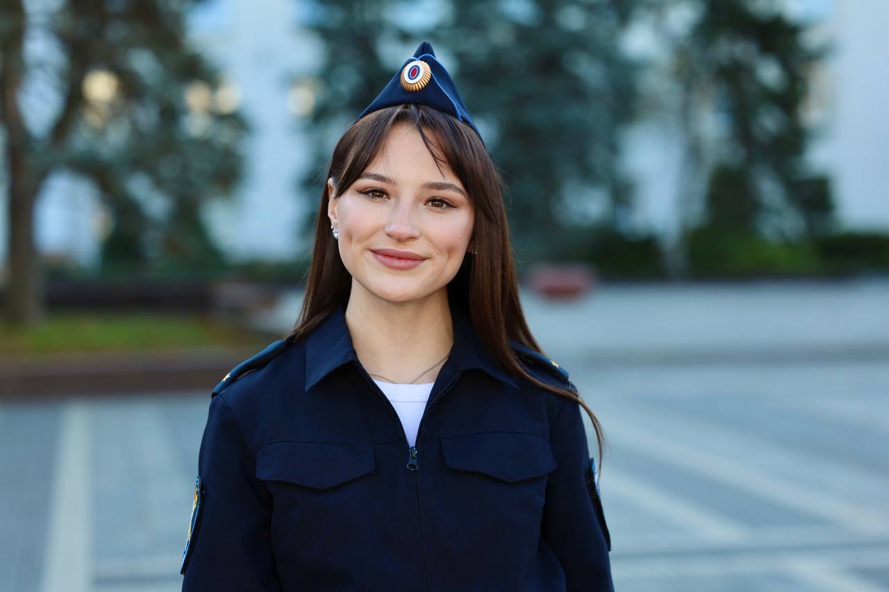 Обворожительная Милена Шиш – следователь отдела полиции № 5 УМВД России по городу Ростову-на-Дону желает нашим подписчикам прекрасных выходных!