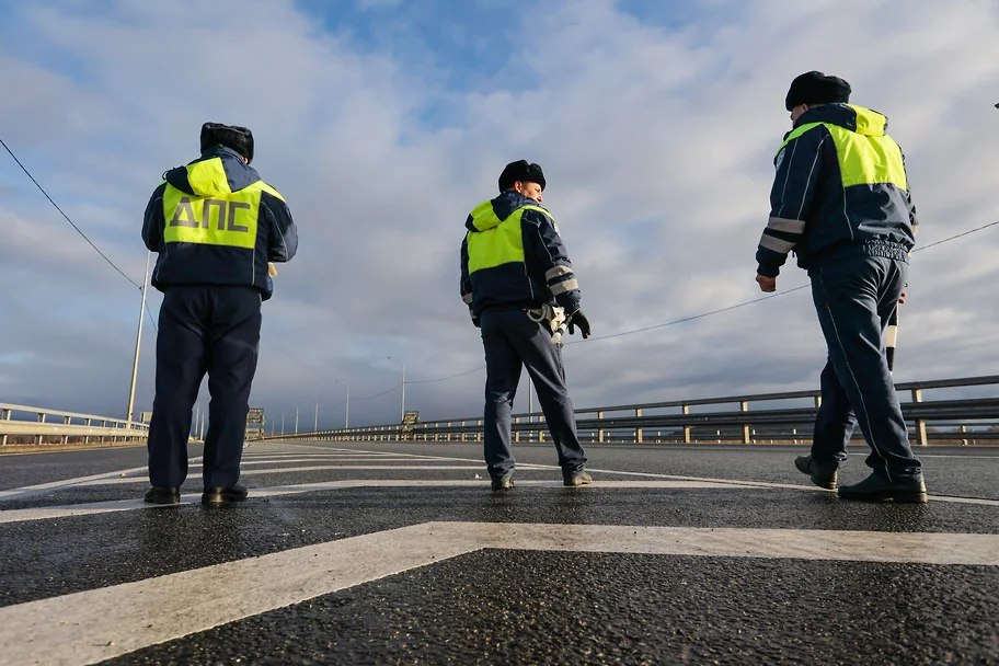 В Ростове-на-Дону правоохранители доставили в отдел двух нарушителей правил дорожного движения из-за роликов в интернете