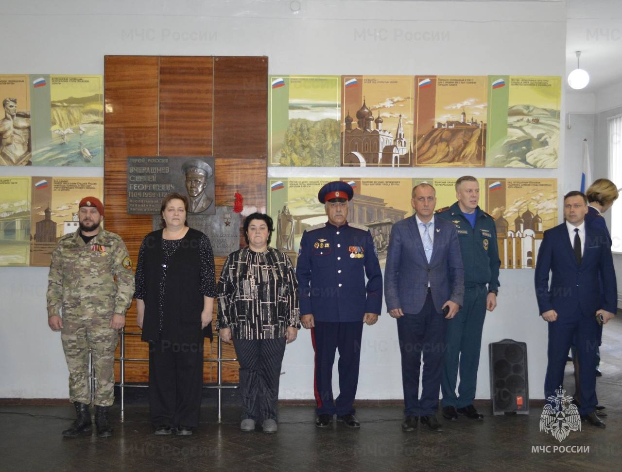 Первые погоны и удостоверения добровольцев Первые погоны и удостоверения добровольцев