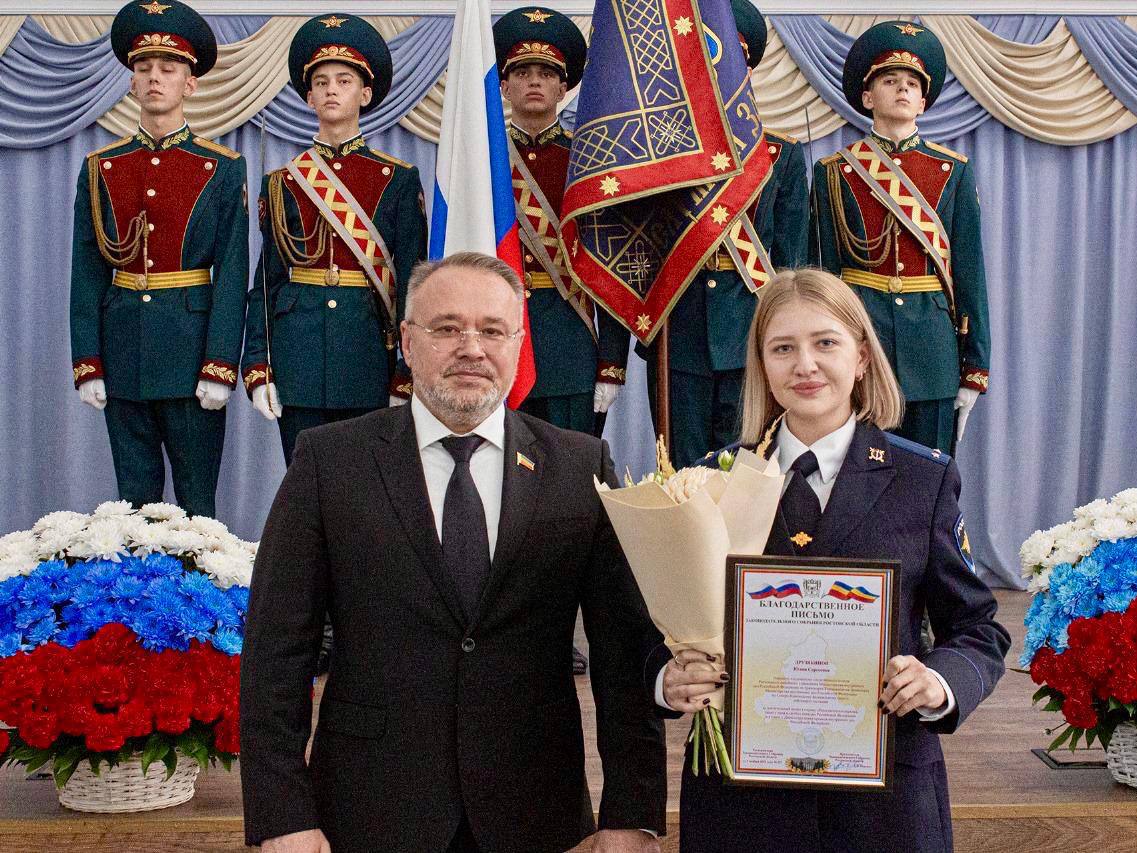 От имени Председателя Законодательного Собрания Ростовской области Александра Ищенко председатель подкомитета по дорожно-транспортному комплексу комитета донского парламента по строительству Магомед Дарсигов поздравил... От имени Председателя Законодательного Собрания Ростовской области Александра Ищенко председатель подкомитета по дорожно-транспортному комплексу комитета донского парламента по строительству Магомед Дарсигов поздравил...