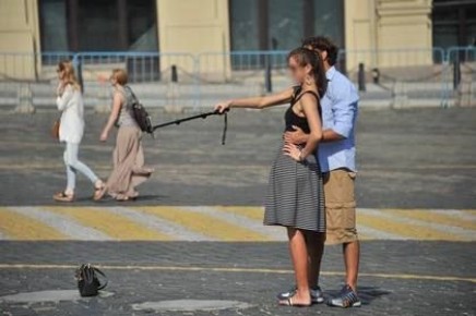 Ростовчанка столкнулась с агрессивным пикапом в центре города