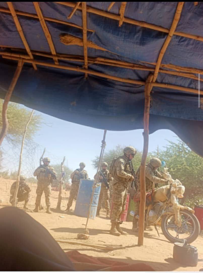 Российские военные инструкторы в районе золотоносной шахты Интахака, провинция Гао, Мали Российские военные инструкторы в районе золотоносной шахты Интахака, провинция Гао, Мали