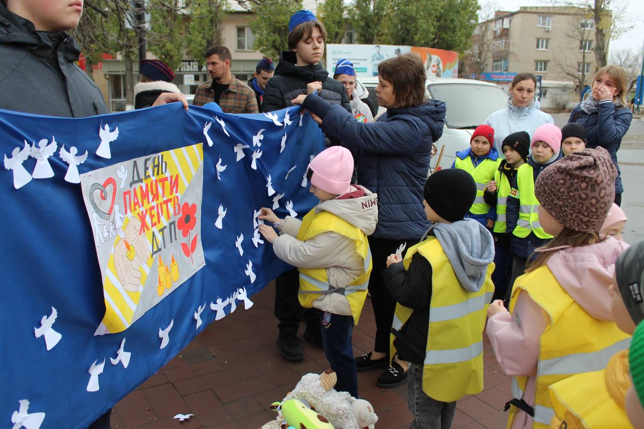 В Белой Калитве почтили память жертв дорожно-транспортных происшествий В Белой Калитве почтили память жертв дорожно-транспортных происшествий