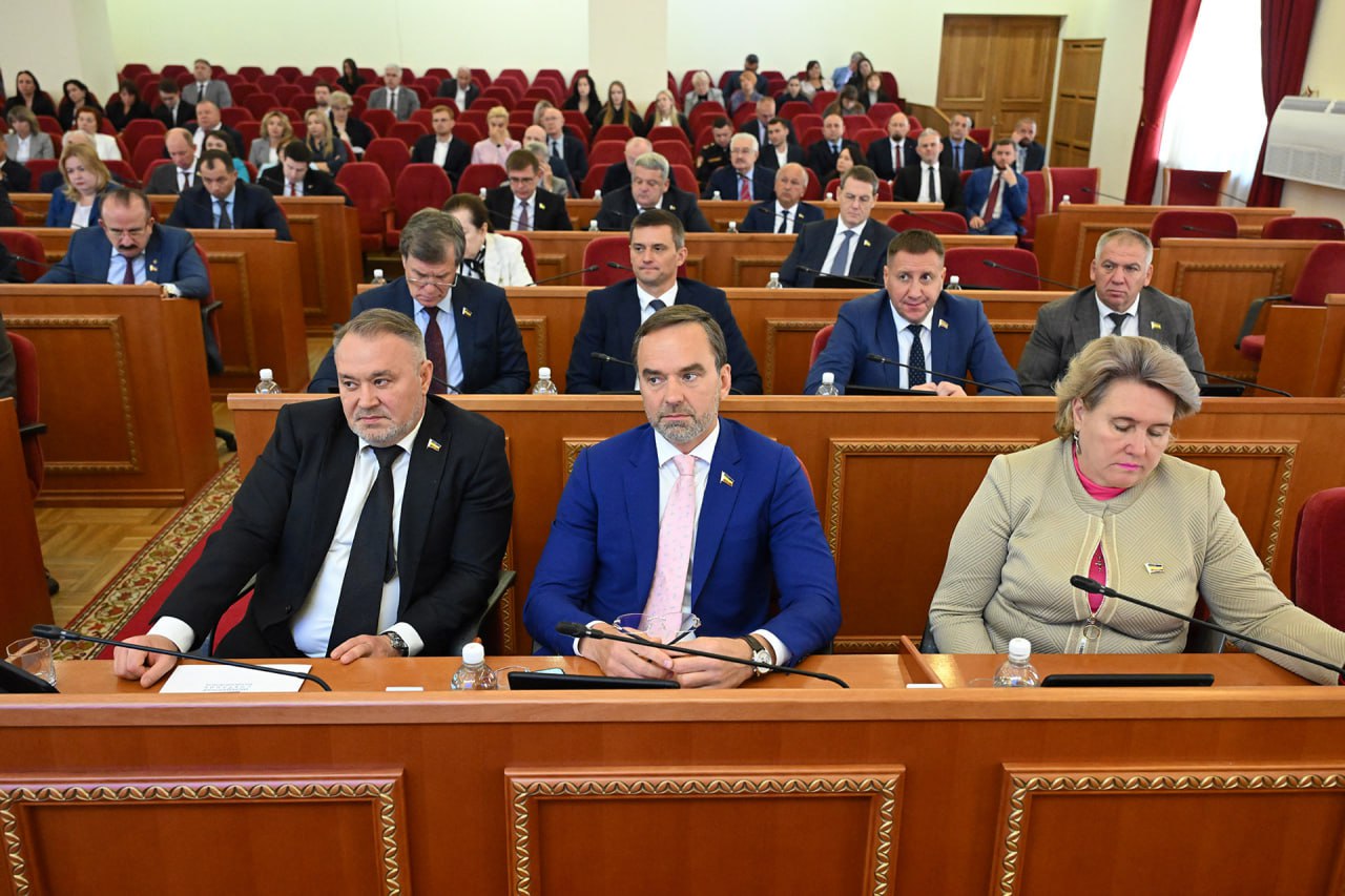 От имени Председателя Законодательного Собрания Ростовской области Александра Ищенко председатель подкомитета по дорожно-транспортному комплексу комитета донского парламента по строительству Магомед Дарсигов поздравил... От имени Председателя Законодательного Собрания Ростовской области Александра Ищенко председатель подкомитета по дорожно-транспортному комплексу комитета донского парламента по строительству Магомед Дарсигов поздравил...