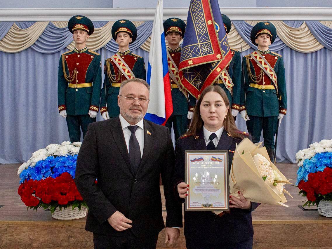 От имени Председателя Законодательного Собрания Ростовской области Александра Ищенко председатель подкомитета по дорожно-транспортному комплексу комитета донского парламента по строительству Магомед Дарсигов поздравил... От имени Председателя Законодательного Собрания Ростовской области Александра Ищенко председатель подкомитета по дорожно-транспортному комплексу комитета донского парламента по строительству Магомед Дарсигов поздравил...