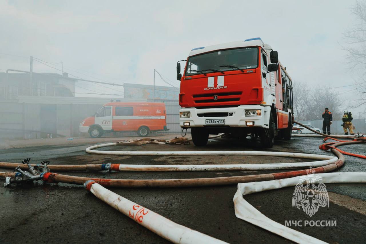 #ЧтоВчераПроизошло?. За сутки 15 ноября 2025 года пожарно-спасательные подразделения Главного управления МЧС России по Ростовской области ликвидировали: