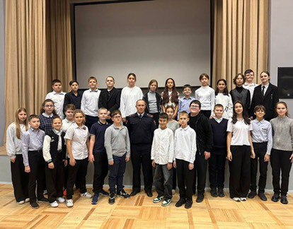 Самый близкий к народу: в ростовском лицее руководитель службы участковых уполномоченных полиции встретился с учащимися полицейского класса Самый близкий к народу: в ростовском лицее руководитель службы участковых уполномоченных полиции встретился с учащимися полицейского класса