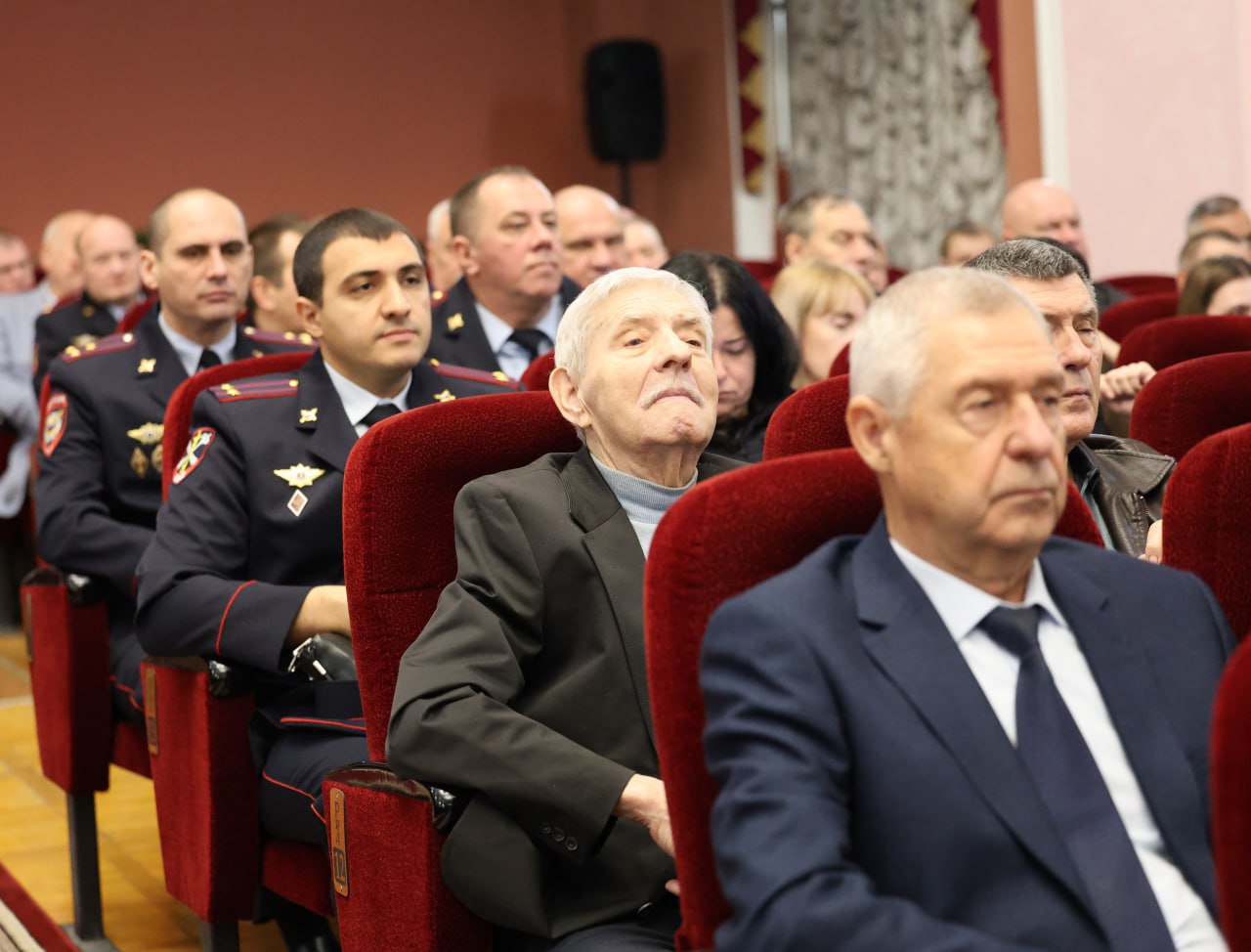 В областном главке МВД состоялась встреча руководства с представителями ветеранских организаций территориальных органов внутренних дел Ростовской области В областном главке МВД состоялась встреча руководства с представителями ветеранских организаций территориальных органов внутренних дел Ростовской области