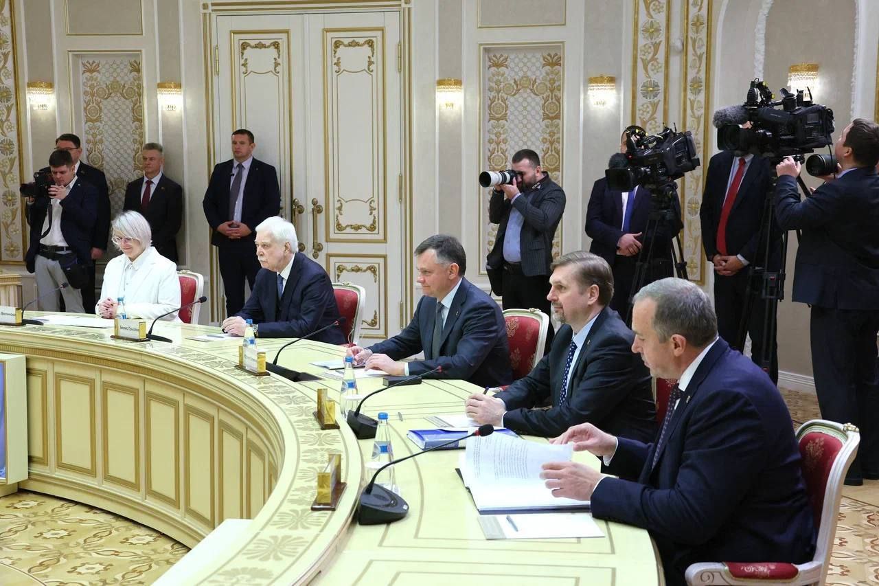 Юрий Слюсарь: Продолжаем рабочий визит. Завершилась встреча с Президентом Республики Беларусь Александром Григорьевичем Лукашенко Юрий Слюсарь: Продолжаем рабочий визит. Завершилась встреча с Президентом Республики Беларусь Александром Григорьевичем Лукашенко