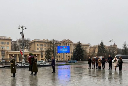 Александр Скрябин: Возложили цветы к Монументу Победы в Минске, чтобы отдать дань уважения и памяти нашим героическим предкам