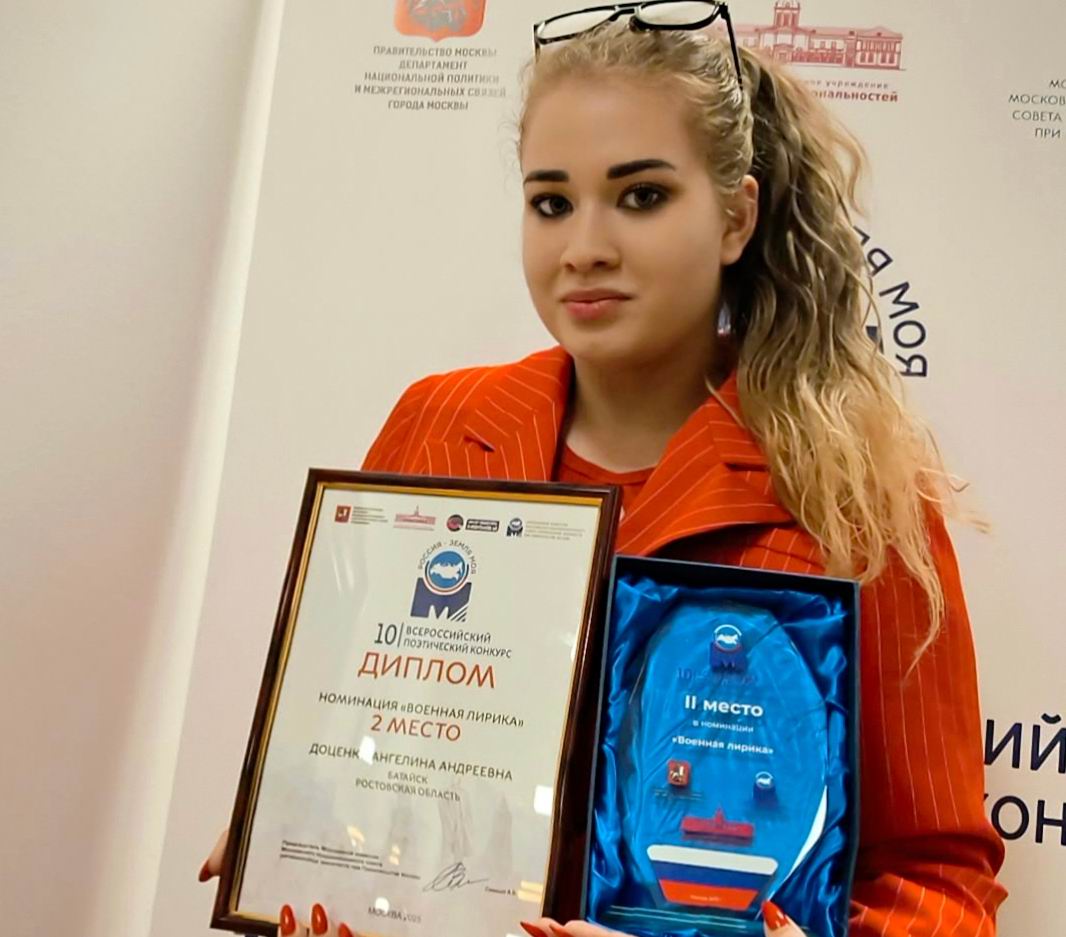 Пока что стихи для Ангелины — это хобби, но девушка надеется, что станет профессиональным поэтом