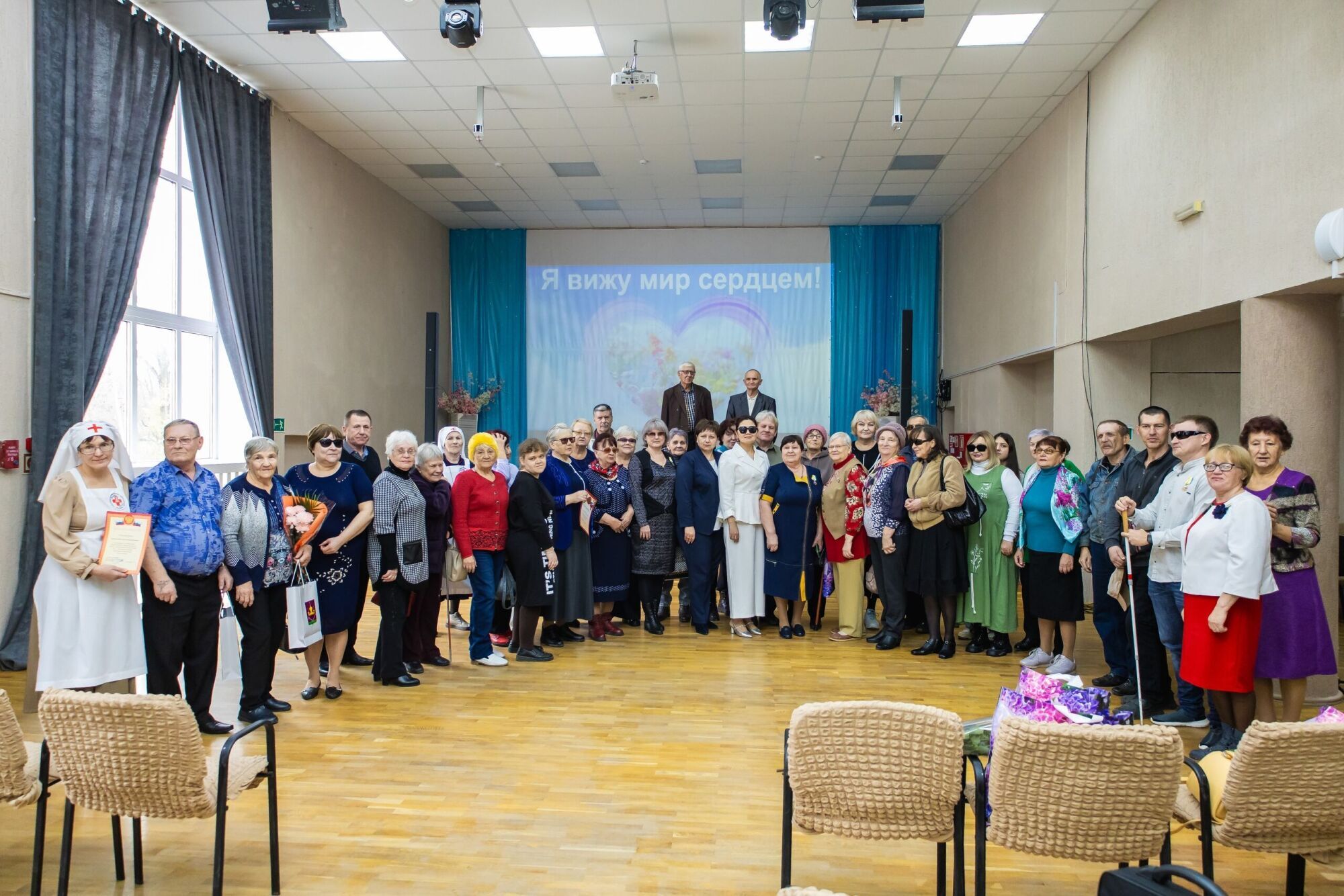 Во Дворце культуры «Октябрь» состоялось торжественное мероприятие «Я вижу мир сердцем», приуроченное к Международному дню слепых Во Дворце культуры «Октябрь» состоялось торжественное мероприятие «Я вижу мир сердцем», приуроченное к Международному дню слепых