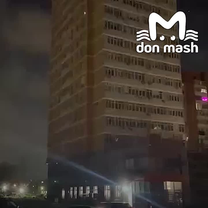 "В нашем доме на Евдокимова, 102Б нету света с часа дня