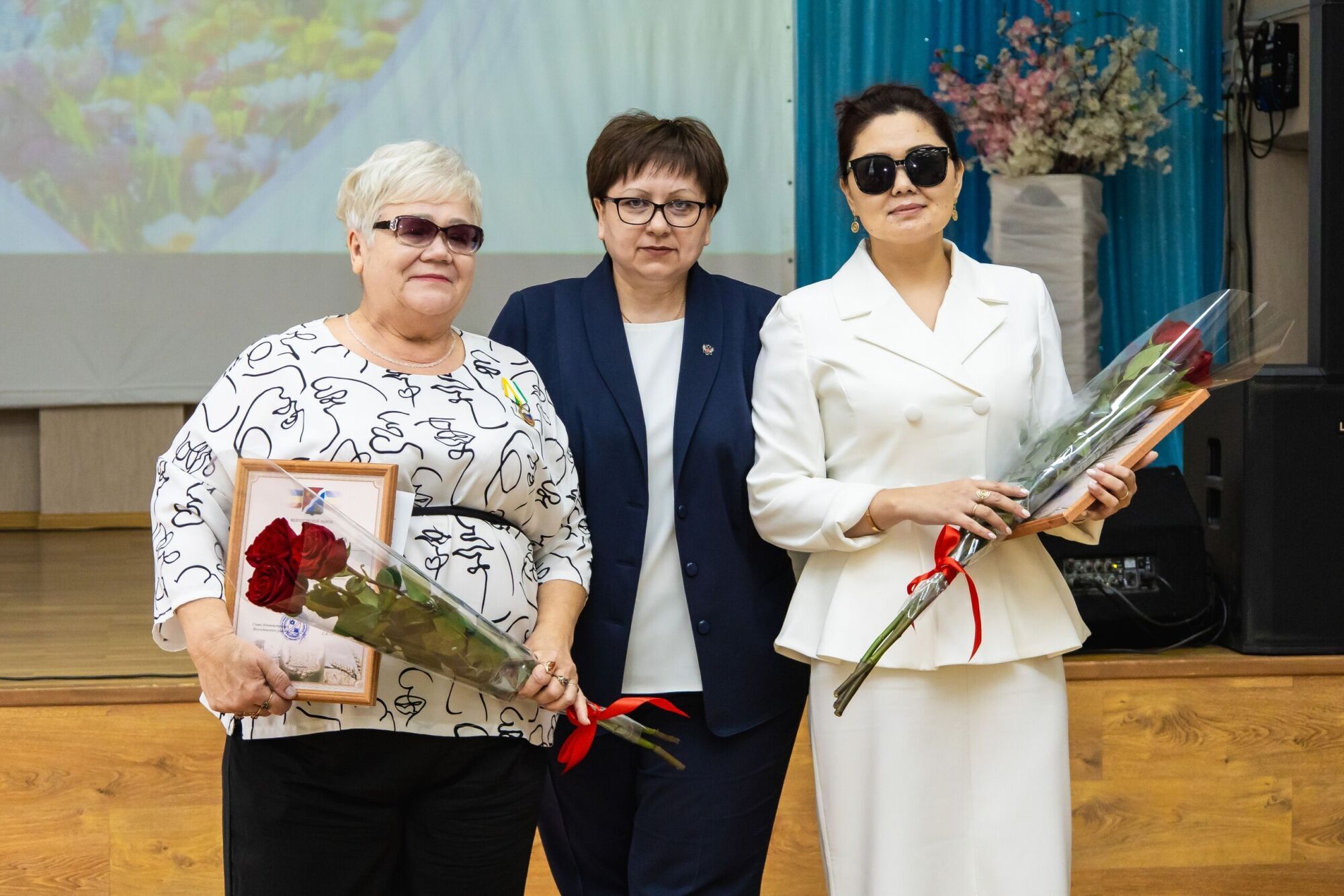 Во Дворце культуры «Октябрь» состоялось торжественное мероприятие «Я вижу мир сердцем», приуроченное к Международному дню слепых Во Дворце культуры «Октябрь» состоялось торжественное мероприятие «Я вижу мир сердцем», приуроченное к Международному дню слепых