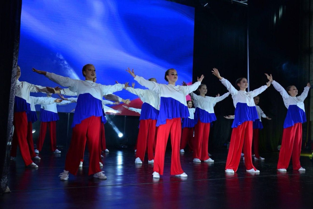 «Авадесу» — 30 лет!. 15 ноября в ГКДЦ прошёл яркий юбилейный концерт ансамбля эстрадного танца «Авадес» «Авадесу» — 30 лет!. 15 ноября в ГКДЦ прошёл яркий юбилейный концерт ансамбля эстрадного танца «Авадес»