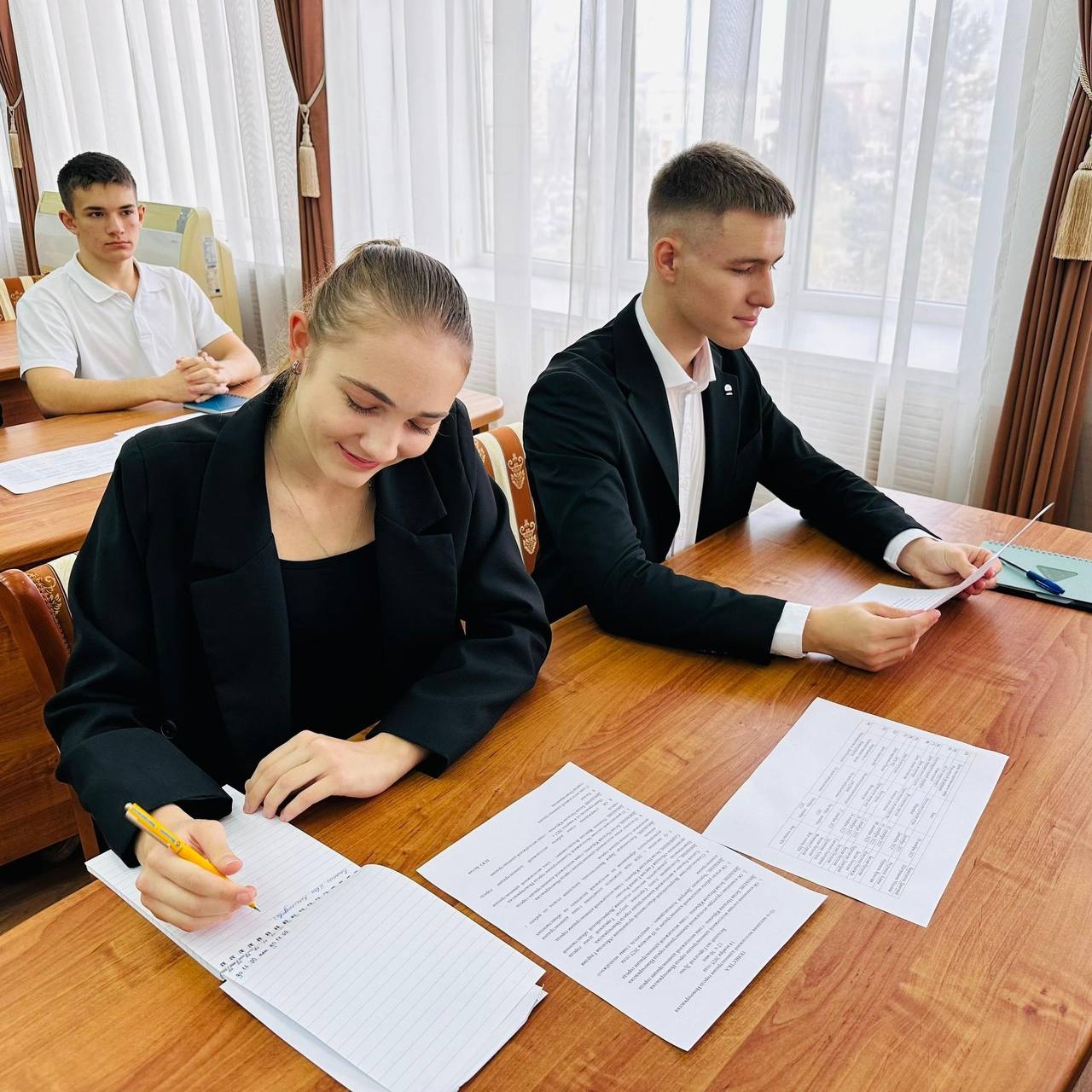 В администрации Новочеркасска прошло заседание молодежной администрации В администрации Новочеркасска прошло заседание молодежной администрации