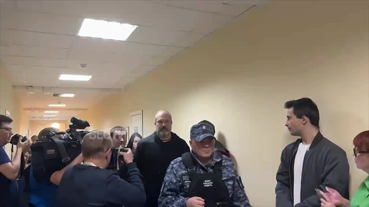 Экс-замгубернатора Ростовской области Виталия Кушнарева приговорили к 13 годам колонии строгого режима и обязали выплатить штраф в размере 475 млн рублей