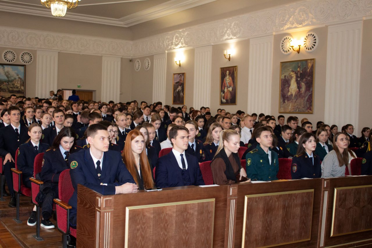 Начальник Управления на транспорте Министерства внутренних дел Российской Федерации по Северо-Кавказскому федеральному округу генерал-майор полиции Виктор Шметков посетил молодежный правовой форум «Роль Управления на...