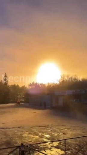 Мощный взрыв и пожар под Омском: зарево видно за километры