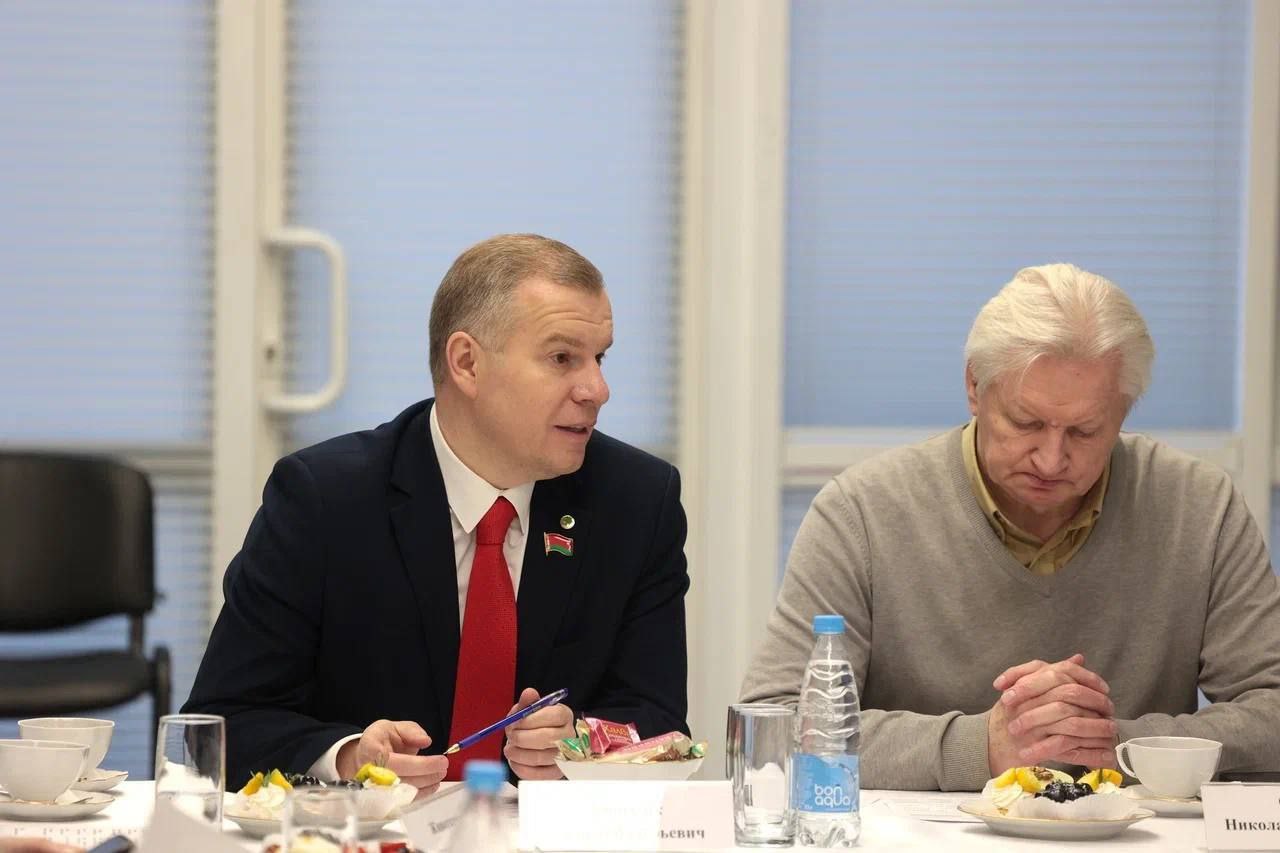 Юрий Слюсарь: Состоялась встреча с нашими соотечественниками, которые живут в Беларуси Юрий Слюсарь: Состоялась встреча с нашими соотечественниками, которые живут в Беларуси