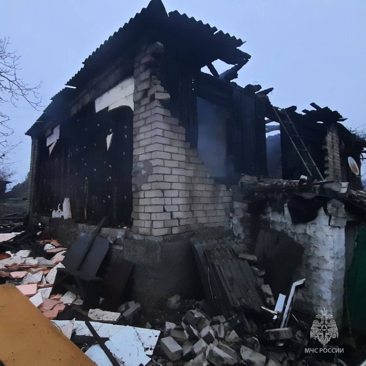 На пожаре в Белокалитвинском районе погиб 68-летний пенсионер На пожаре в Белокалитвинском районе погиб 68-летний пенсионер