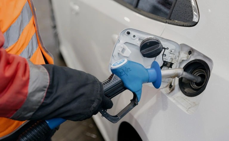 Прокуратура Ростовской области разработала законопроект о введении на АЗС региона обязательной проверки паспорта покупателей при покупке бензина и дизельного топлива