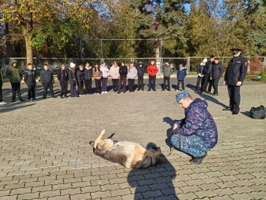 В Матвеево-Кургане полицейский встретился со школьниками
