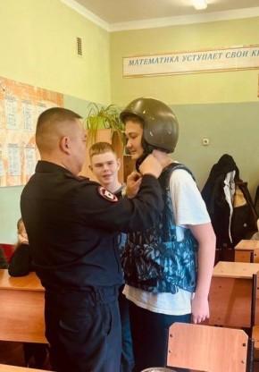 В Дубовском районе сотрудники органов внутренних дел встретились с учащимися «полицейского класса»