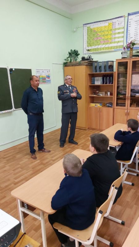 Новочеркасские общественники и ветераны провели патриотический урок в школе-интернате