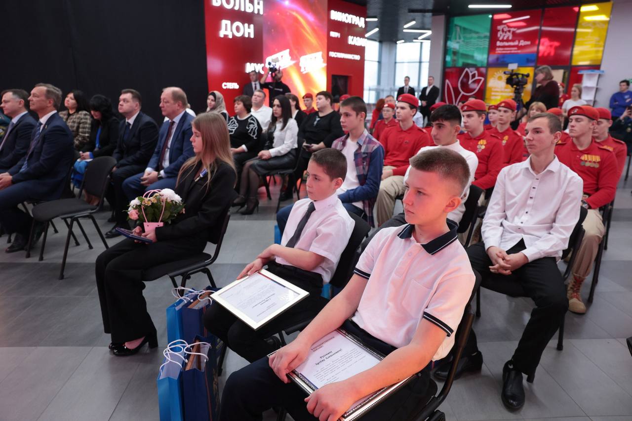 В Ростове-на-Дону наградили детей-героев В Ростове-на-Дону наградили детей-героев
